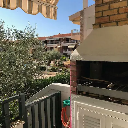 Дом отдыха Ideal 3-floor Maisonette Next To The Sea