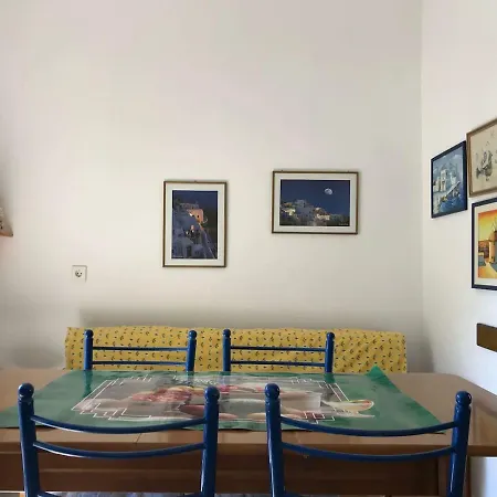 Дом отдыха Ideal 3-floor Maisonette Next To The Sea