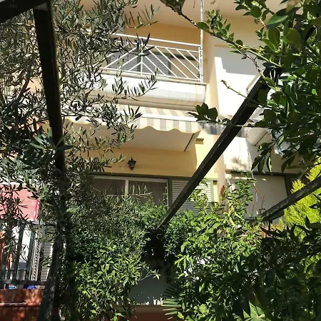 Ideal 3-floor Maisonette Next To The Sea
