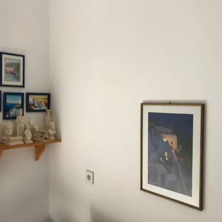 Semesterbostad Ideal 3-floor Maisonette Next To The Sea