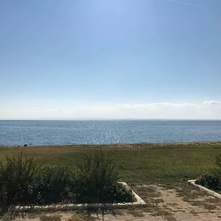 Semesterbostad Ideal 3-floor Maisonette Next To The Sea