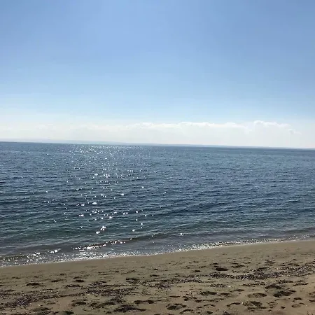 Ideal 3-floor Maisonette Next To The Sea Semesterbostad
