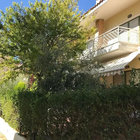 Semesterbostad Ideal 3-floor Maisonette Next To The Sea